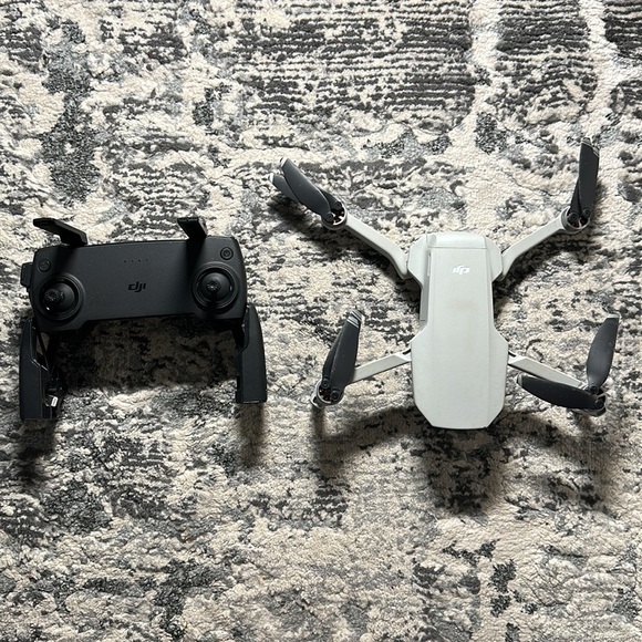 D̶J̶I̶ M̶a̶v̶i̶c̶ M̶i̶n̶i̶ D̶r̶o̶n̶e̶ SOLD!! - Picture 3 of 9